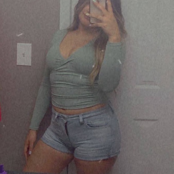 Long sleeve low v-cut compressed top - Picture 6 of 6